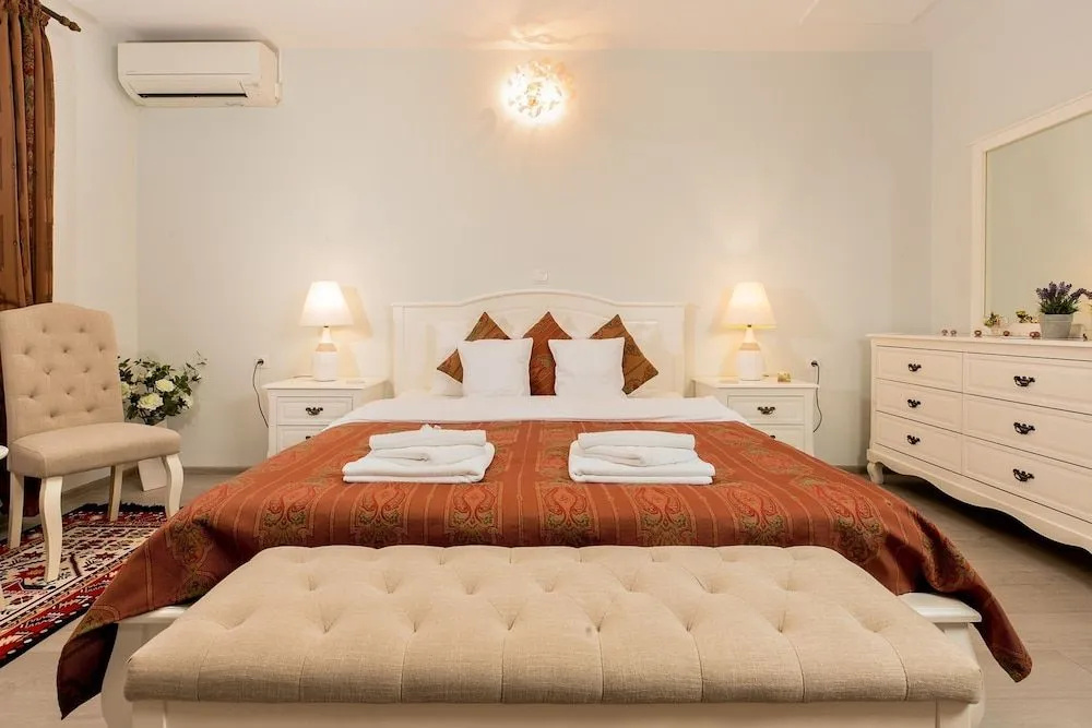 Flora Luxury House
