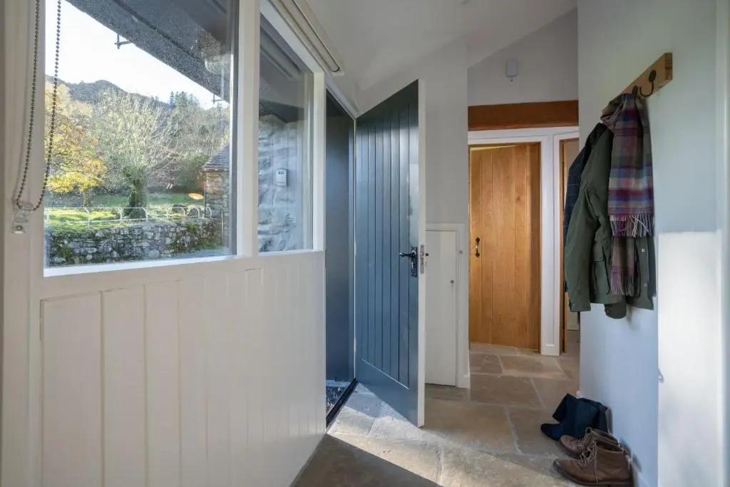 Grasmere Cottage with Stunnng Views by LetMeStay