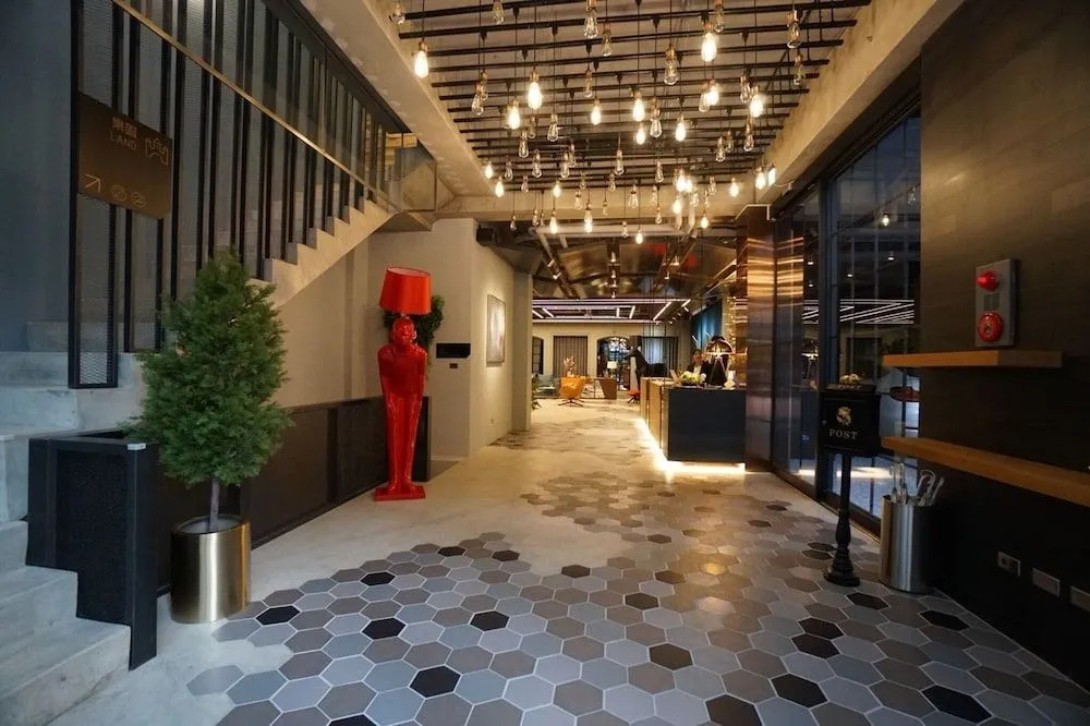 Thinker Hotel