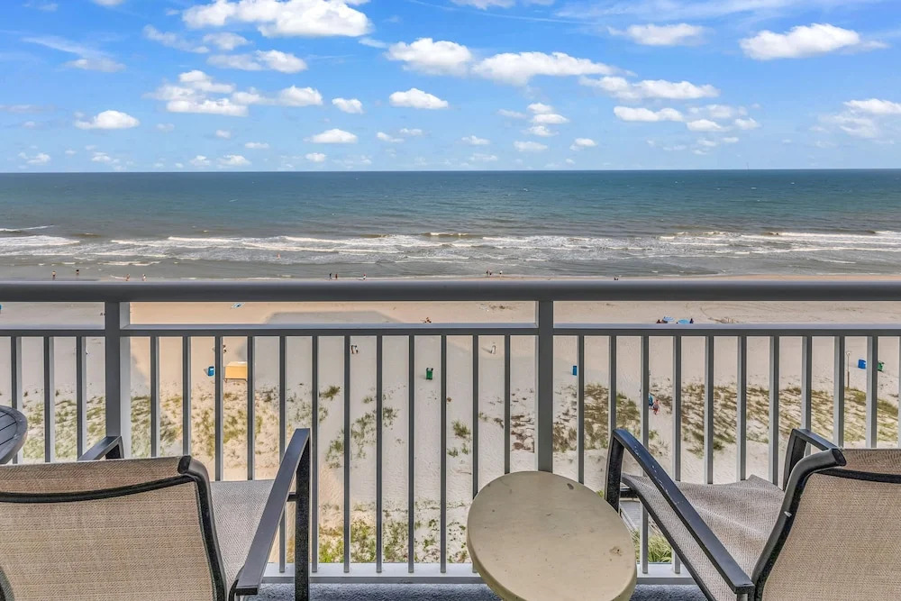 Breathtaking 2BR w Oceanview