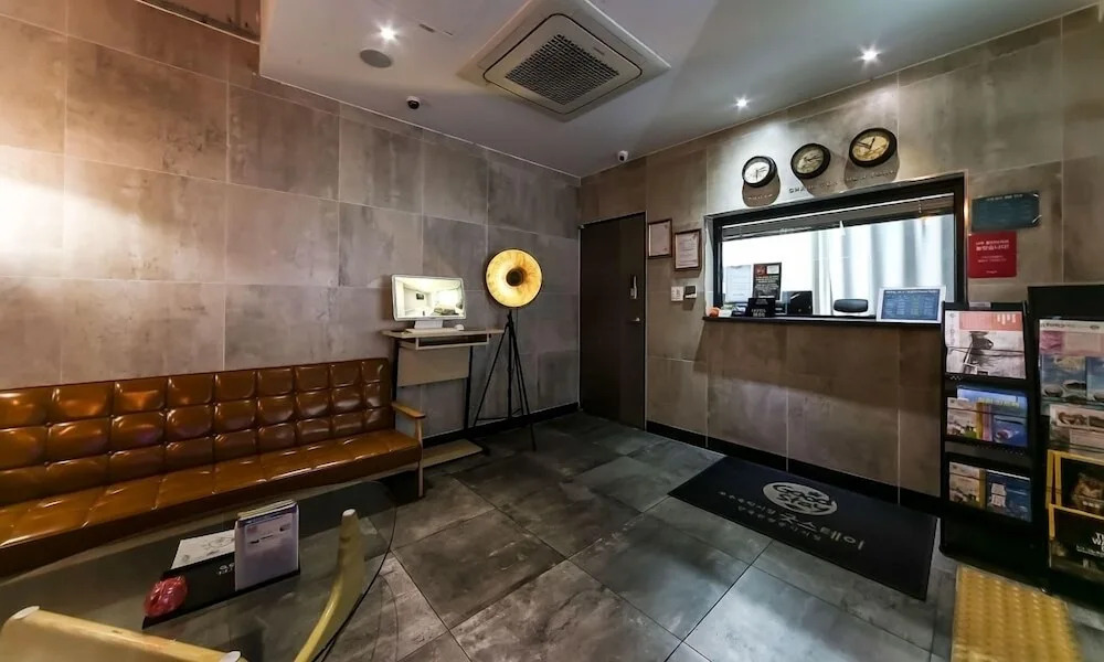 Hotel 385