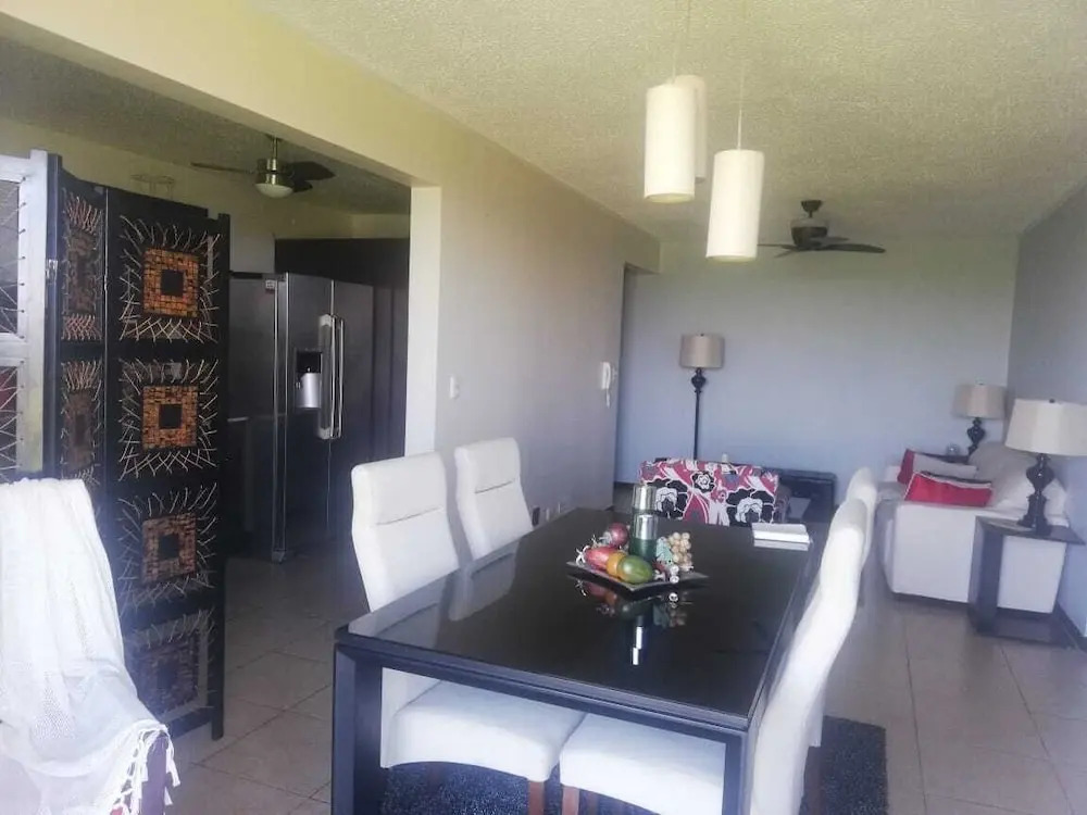 Apartment by airport on way to beach