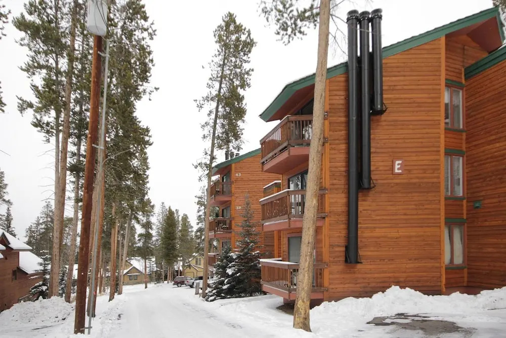 Peak 8 Ge E35 2 Bedroom Condo by RedAwning