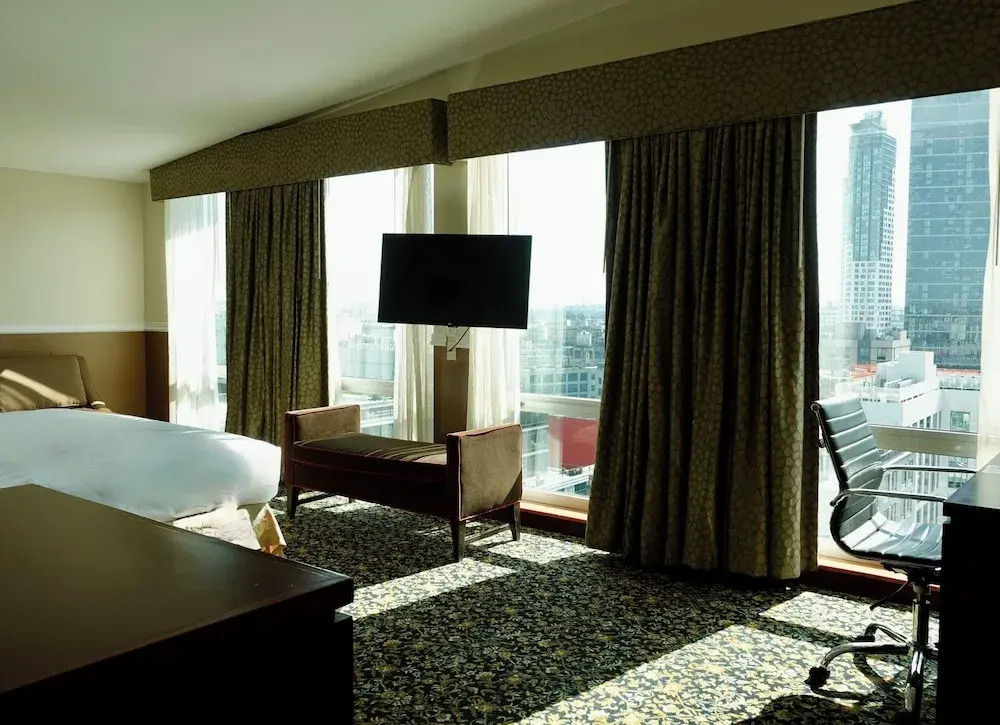 LIC Manhattan View Hotel