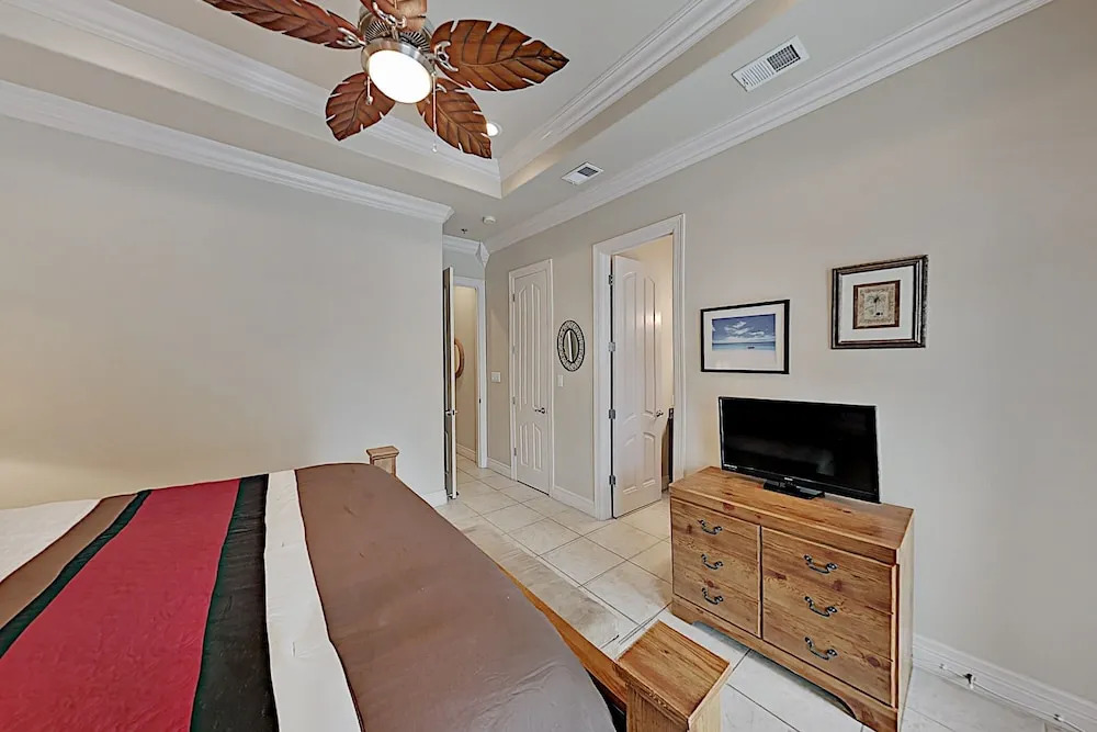 Prime Island Escape W/ Pool - Steps To The Sand! 2 Bedroom Condo