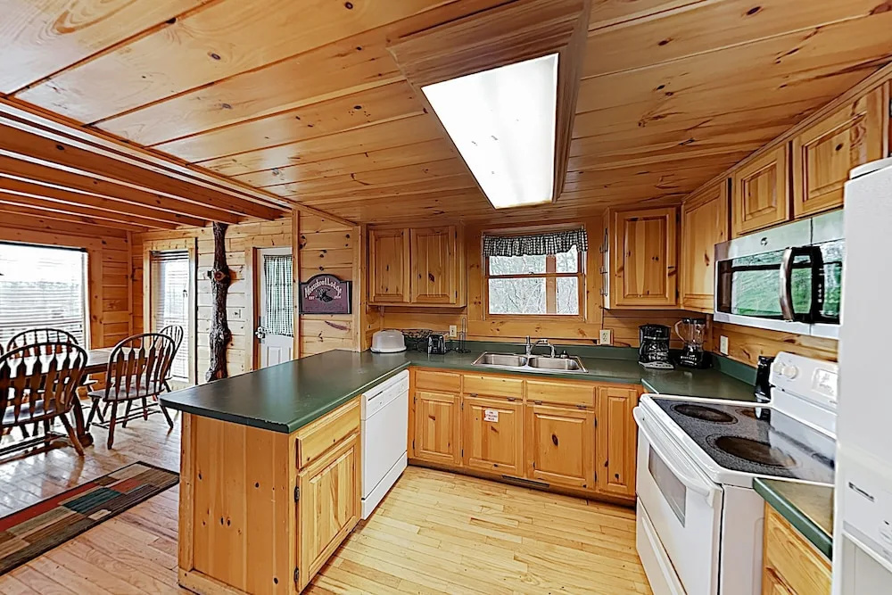 New Listing! Dollywood W/ Private Hot Tub 4 Bedroom Cabin