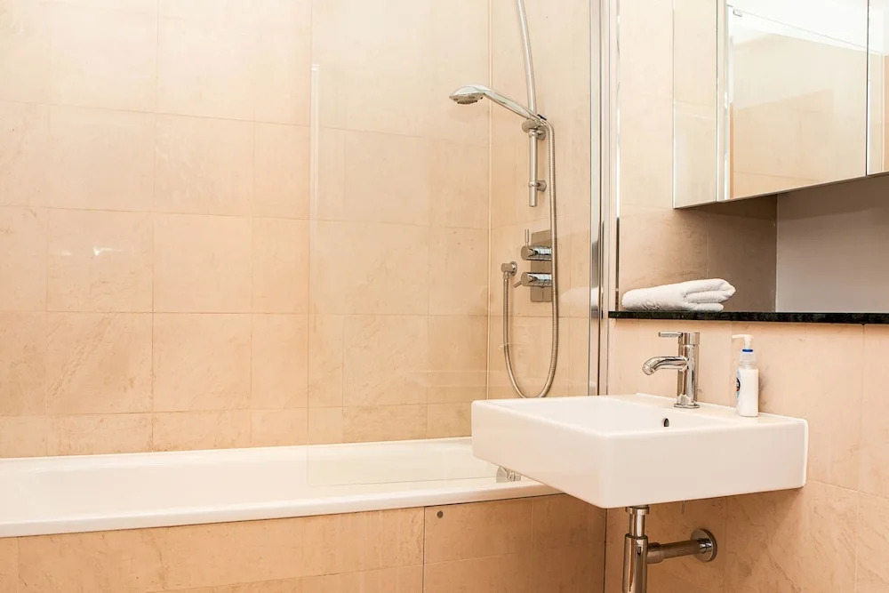 Luxurious and Spacious 3 Bed in Battersea