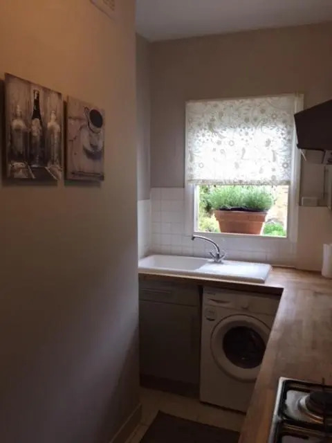Perfect 2 Bedroom Flat Shepherds Bush W12