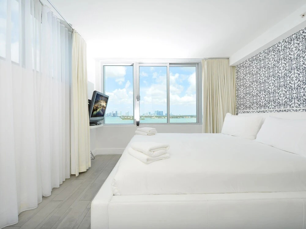 Miami World Rental - Mondrian 1126