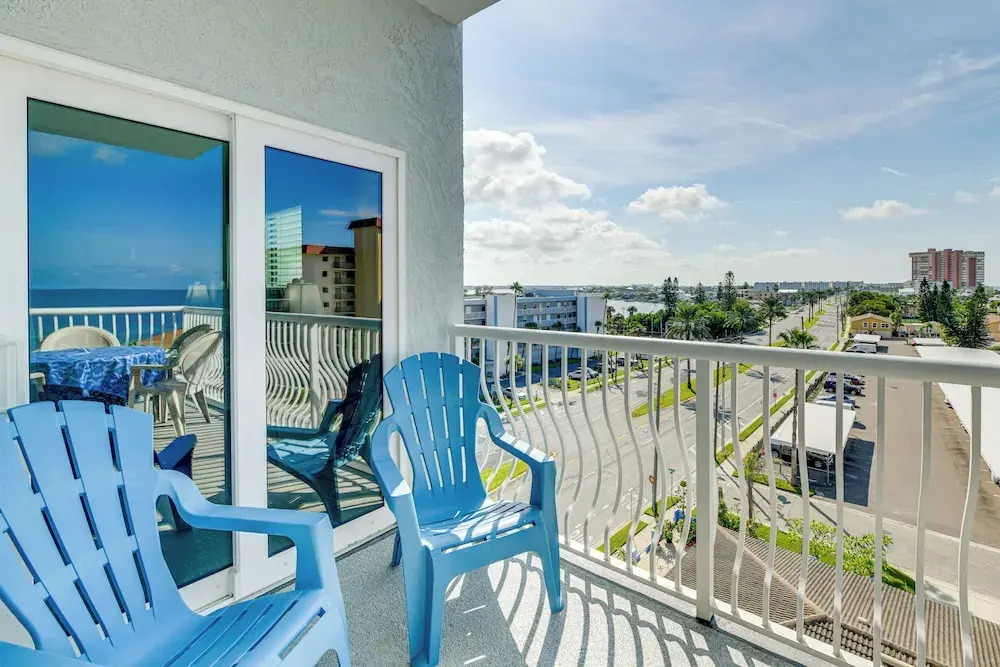 Condo w/ Gulf View! Walk to Redington Beach