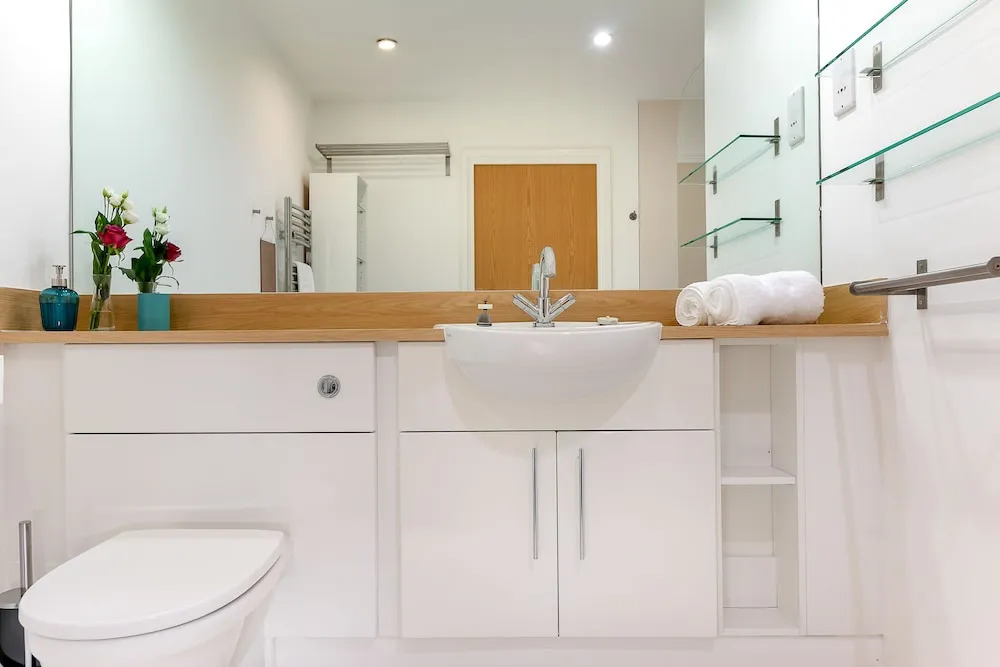 Bright Comfy 2 bed in trendy Dalston