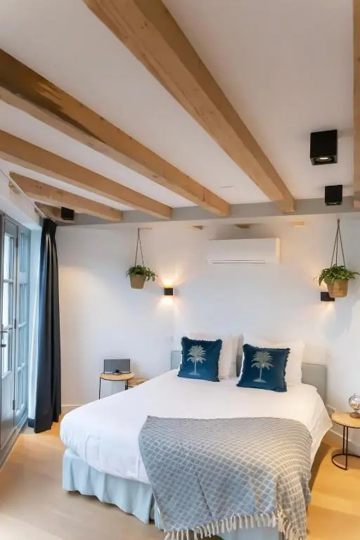 Canal view suite