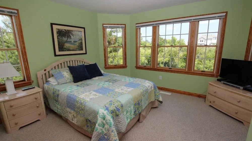Catchin Waves - 4 Br Home
