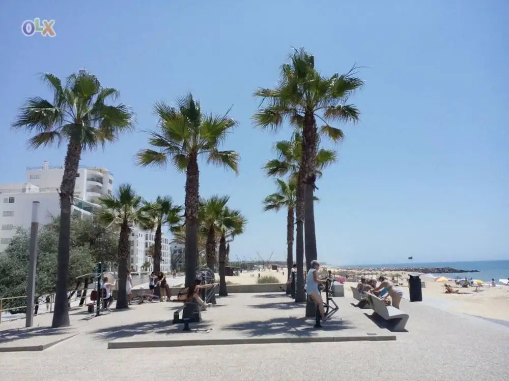 Quarteira 1-bed, Sleeps 4, Parking, 1 min to Beach