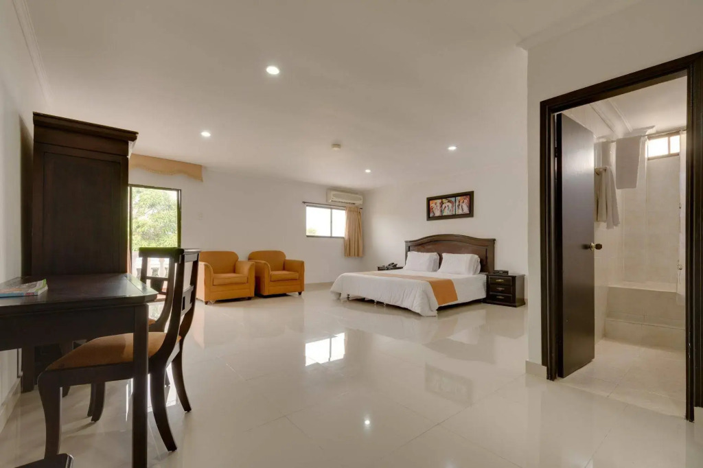 Hotel Puerta de Oro