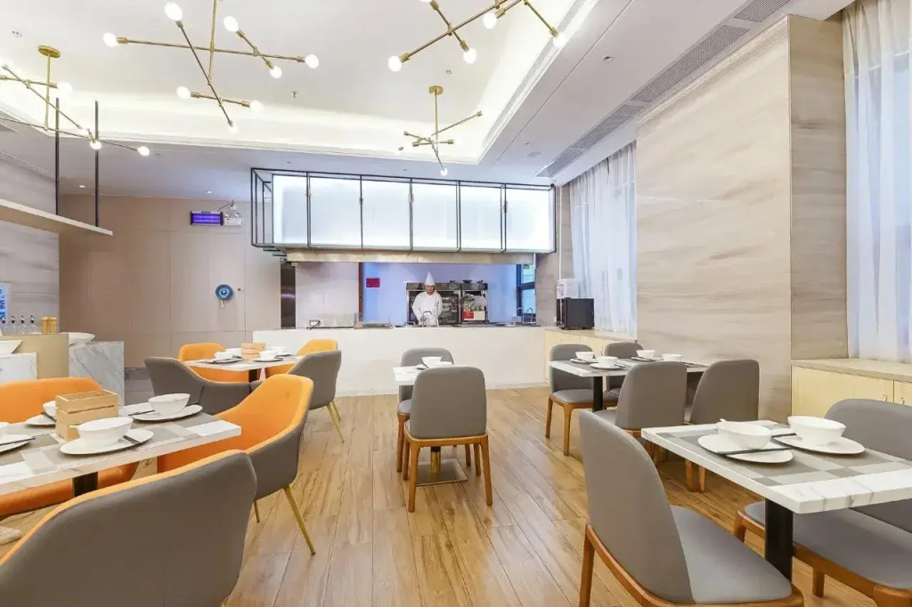 Kyriad Marvelous Hotel (Dongguan Huayang Lake University City Store)