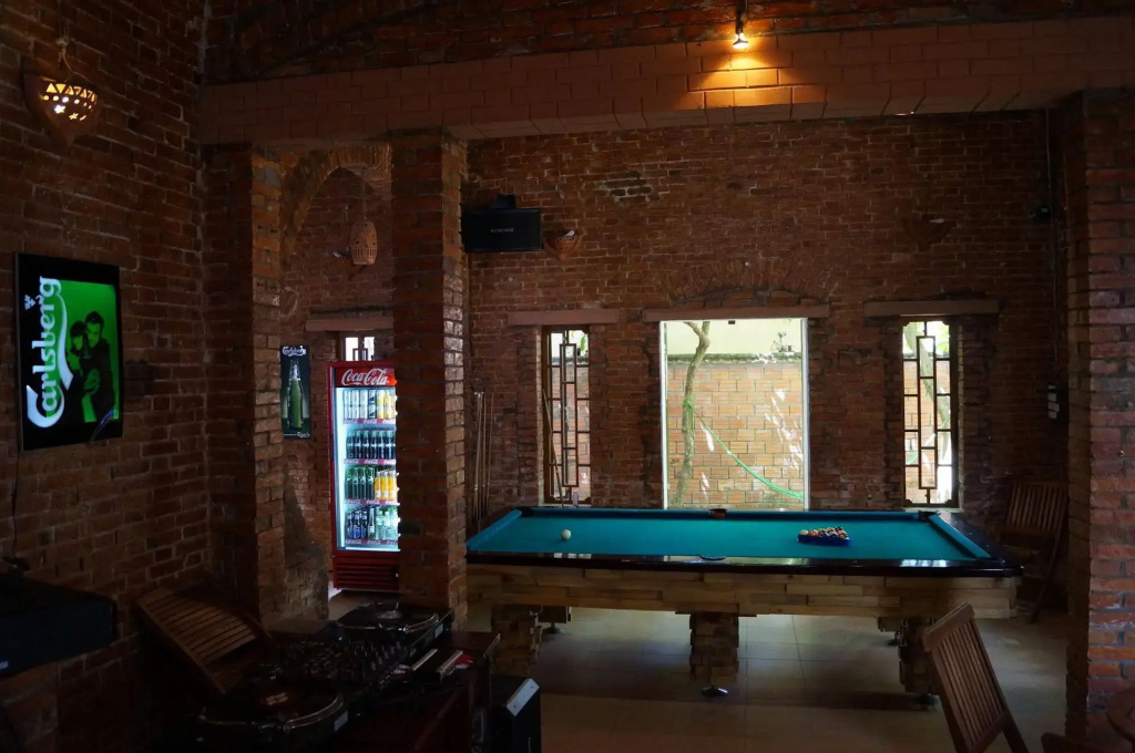 Oasis Bar and Hostel