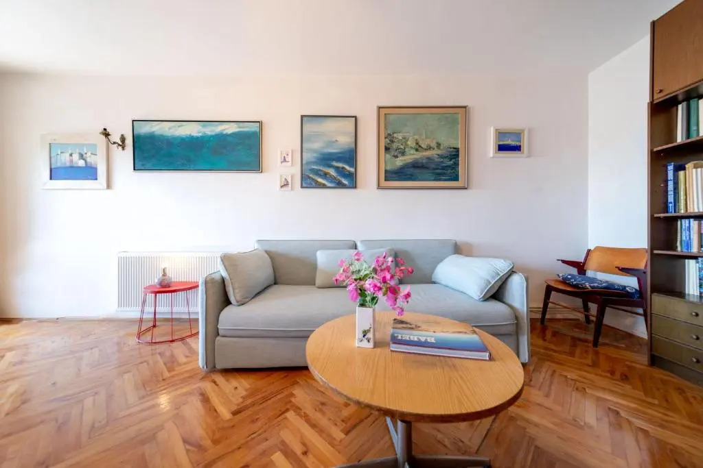 Fia 70s Beach Apartment