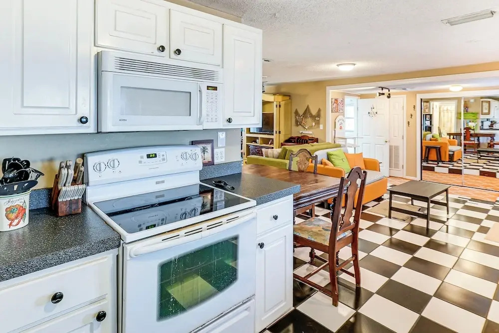 Cozy PCB Cottage ~ 1 Block to Beach!