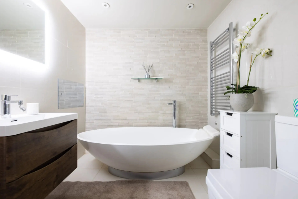 Bright South Kensington Garden Maisonette with AC and Gym Room