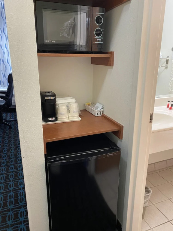 Days Inn & Suites Cambridge