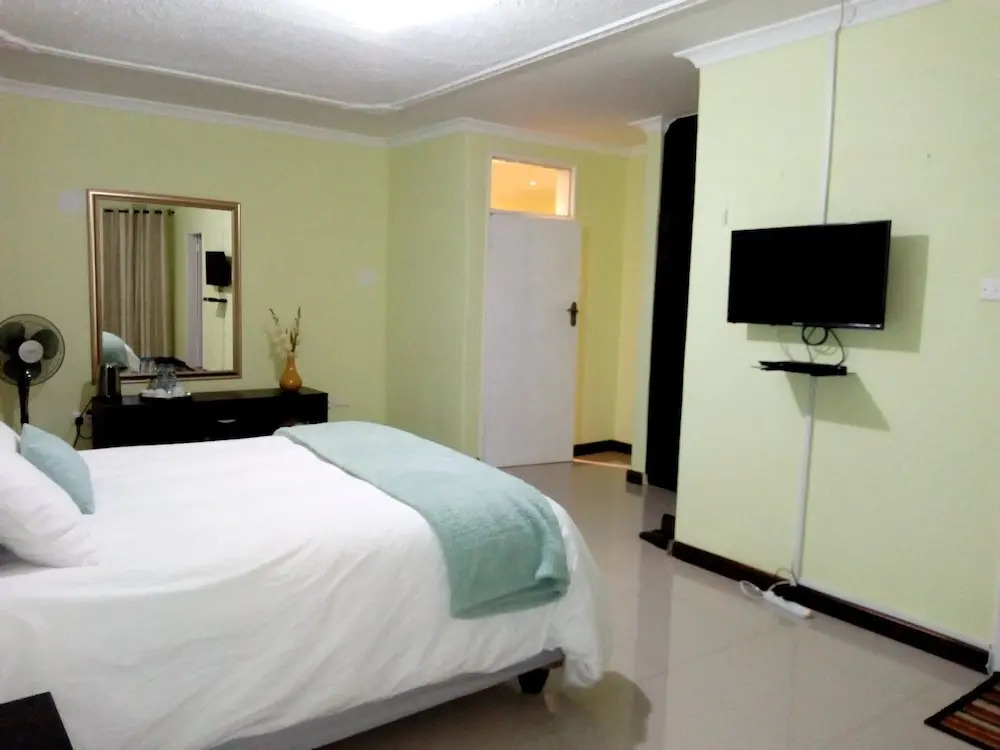 Sago Palm Executive Lodge