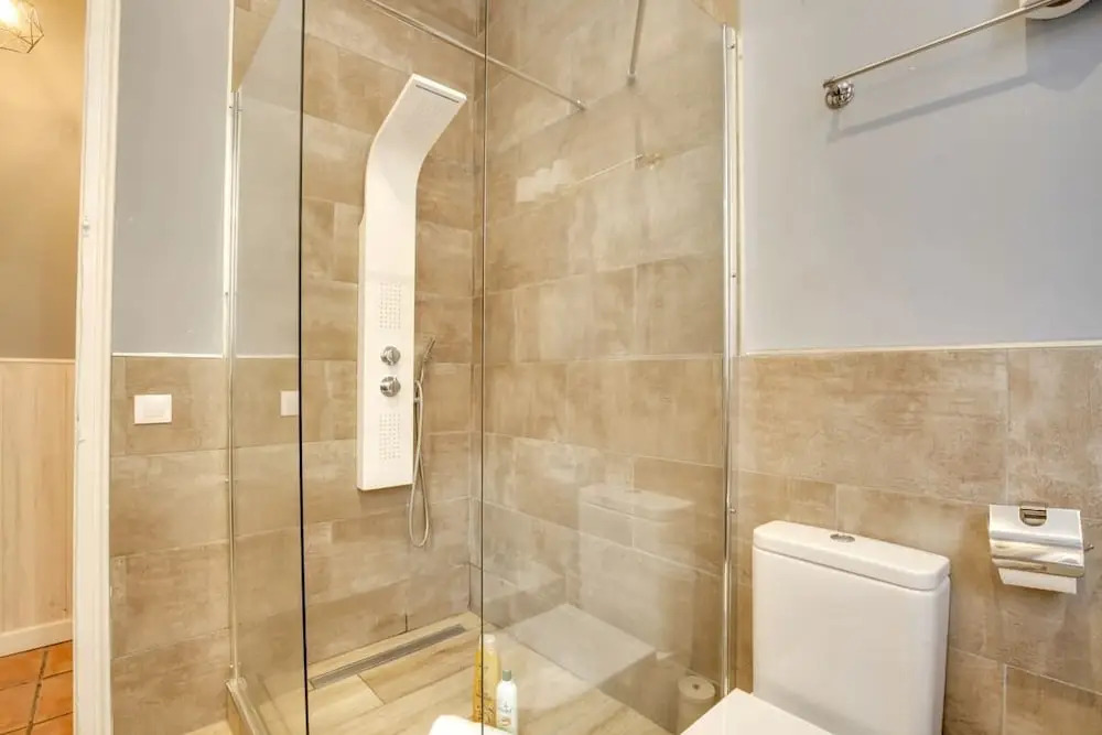 Beautiful 2bdr in Lovely Lesseps, 8mins to Metro