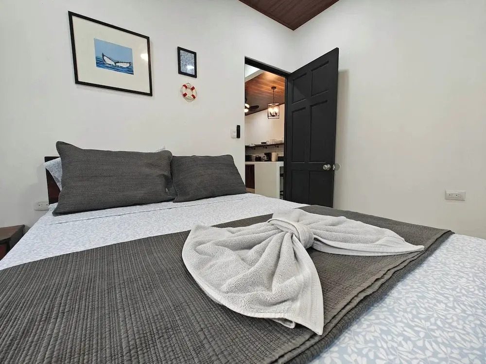 AJ Suites - Modern Beach Apartments with Pool and Full Kitchen