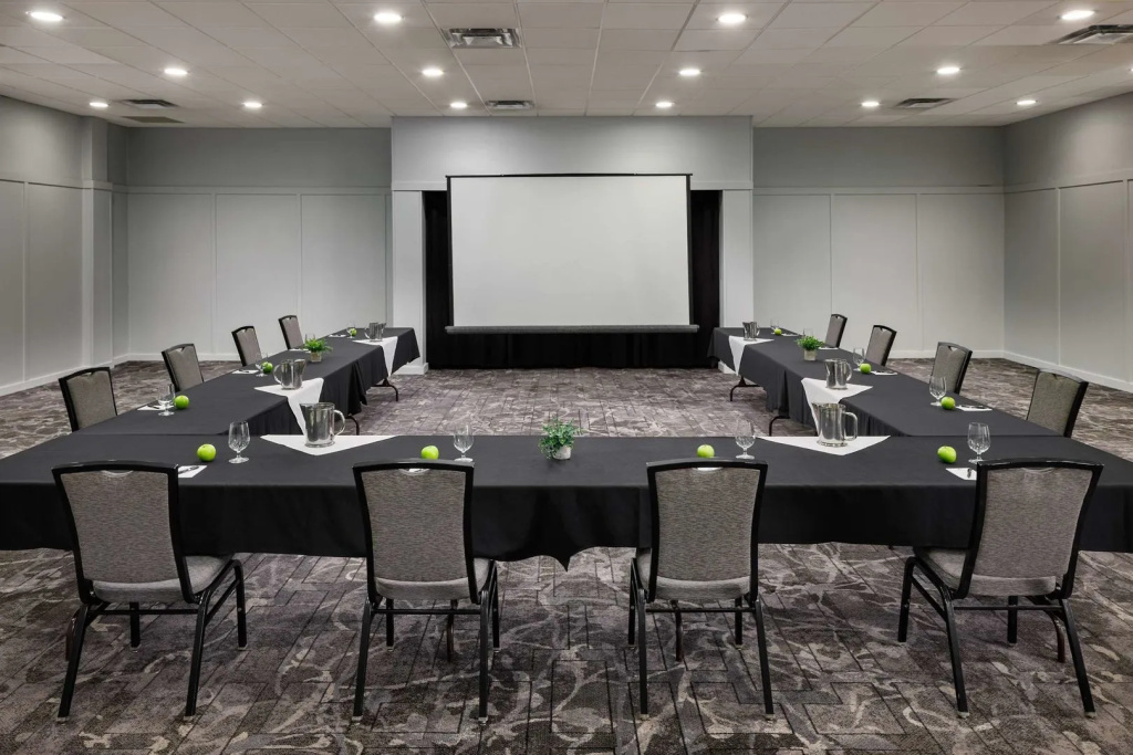 Pomeroy Hotel & Conference Centre