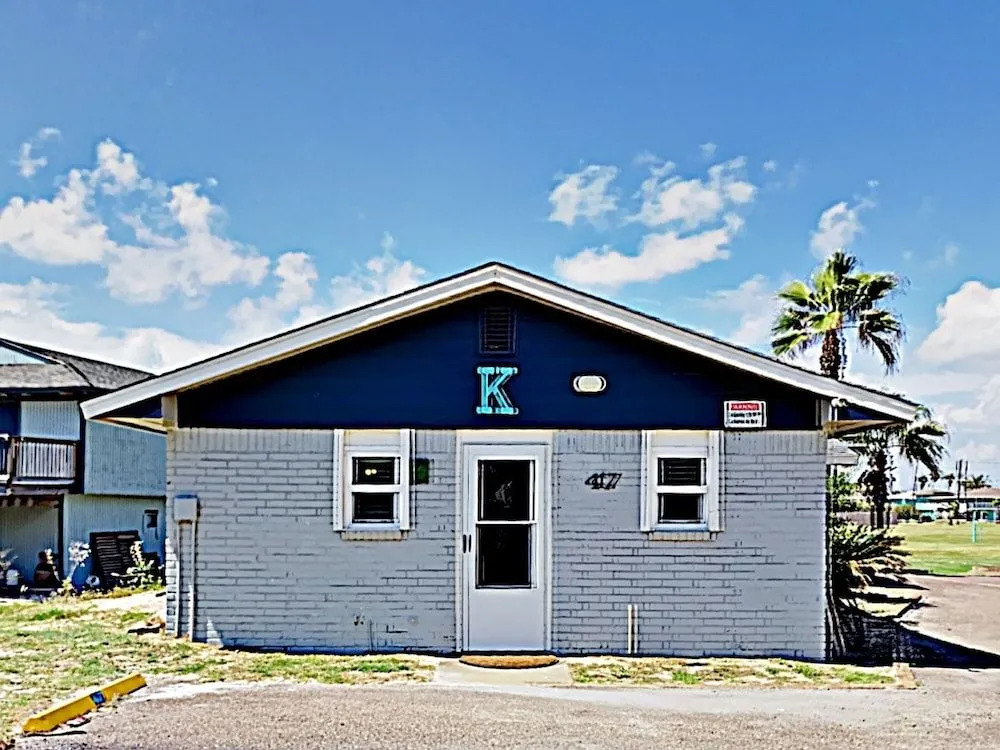 #47 Sea Isle Village (Beach House) by RedAwning