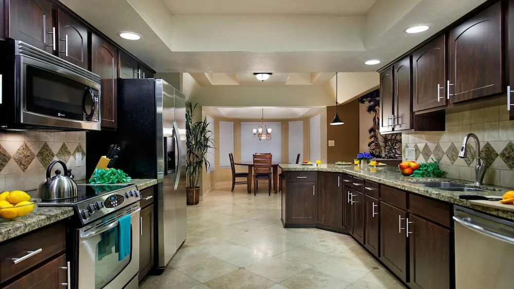 Mountain Views & Heated Pool/spa & Amenities Galore!