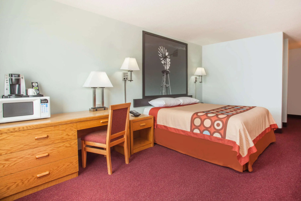 Super 8 by Wyndham Kindersley