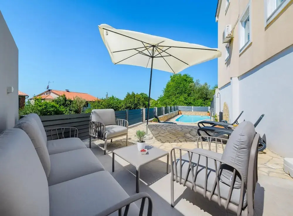 Pretty Villa With View