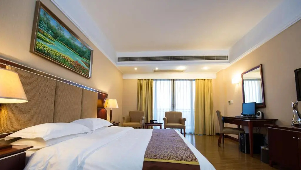 Yinfeng Hotel Guangzhou North Station Branch, Huacheng Road Subway Station Branch