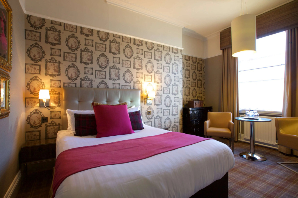 The Queen at Chester Hotel - Handwritten Collection