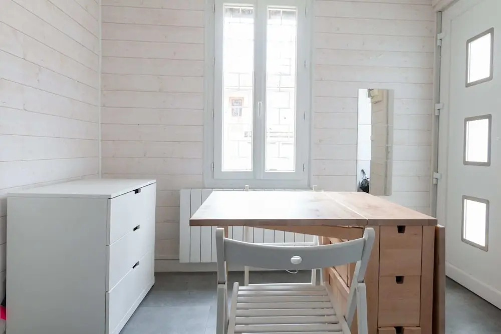 Charming Bright Studio at the Gates of Paris