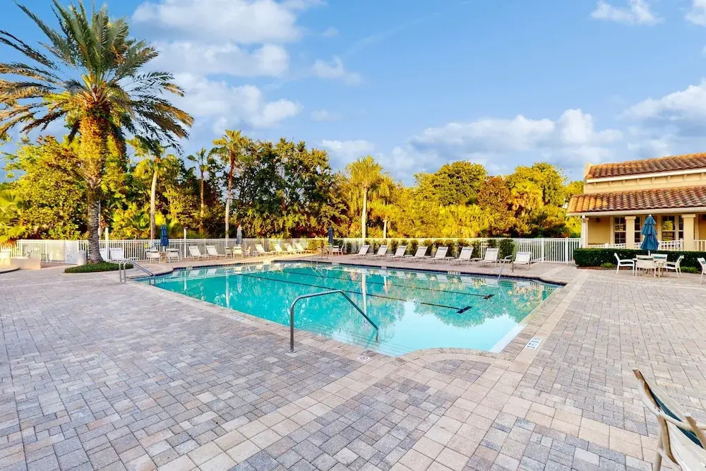 Immaculate Townhome in Upscale Community w/ Pool & Balcony - Near Beach