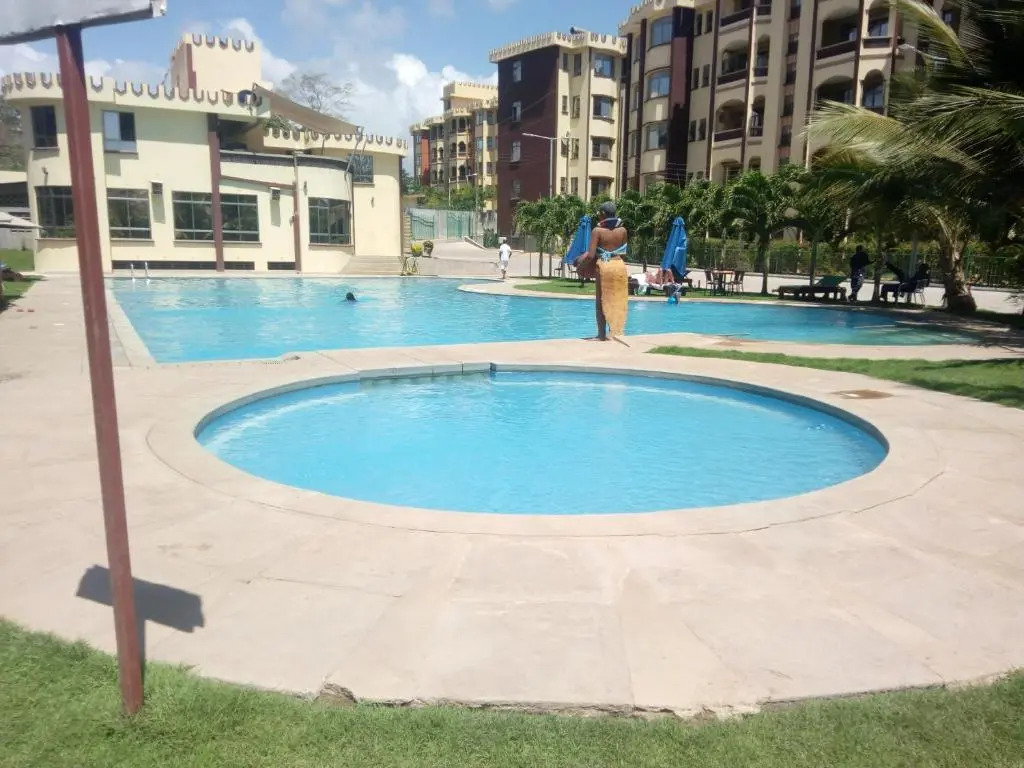 Sunset Apartments S6