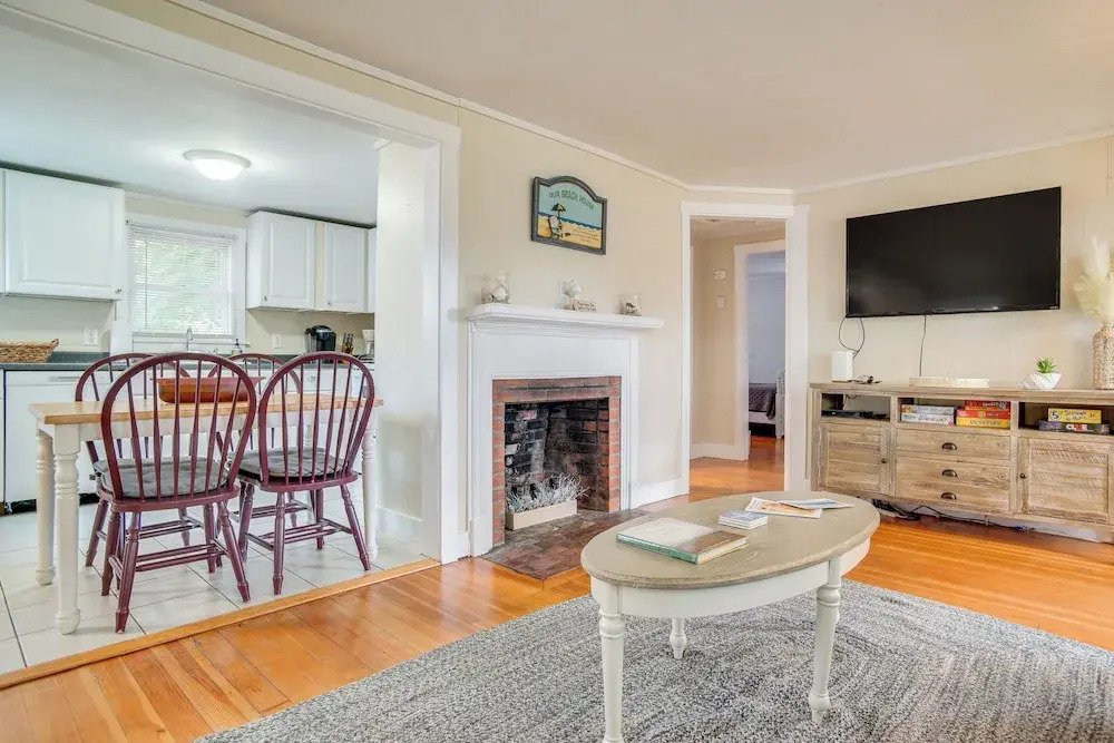 Walk to Beaches & Dining: Classic Cape Cod Cottage