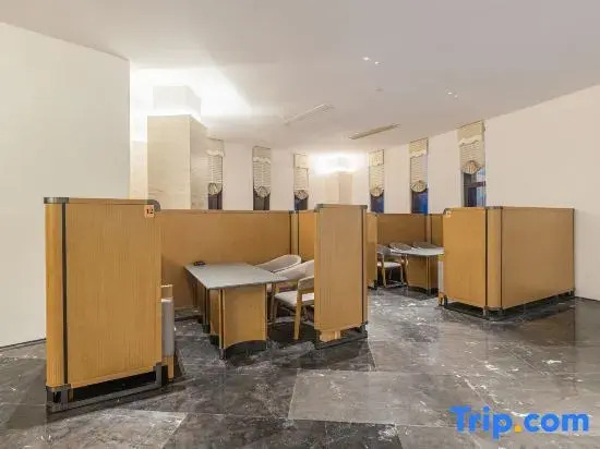 Jifeng International Hotel (Wanning High Speed Railway Station)