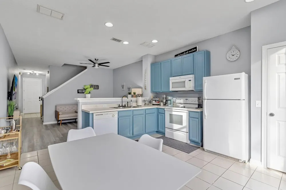 Ellas Blue House is Near Disney Theme Park