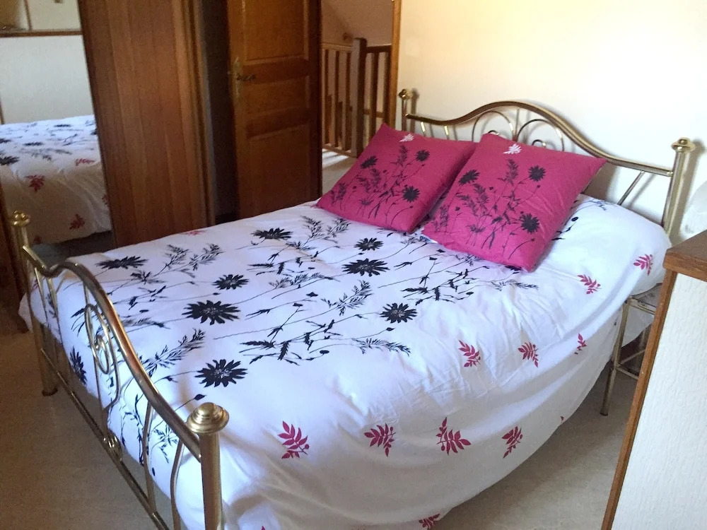House With 2 Bedrooms in Lanobre, With Enclosed Garden