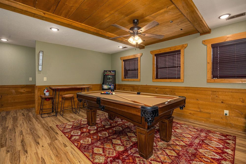 Splashing Bear Lodge