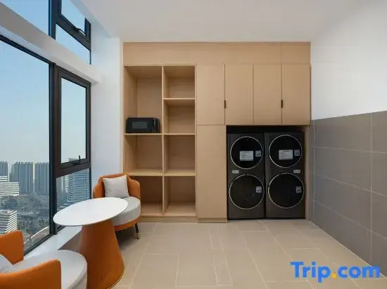 Yipan Hotel (Guanggu Biocity Maternal and Child Health Hospital)