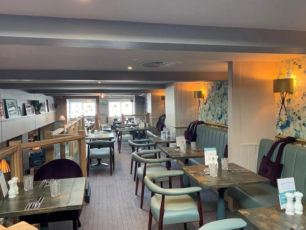 The Potters Heron - A Heartwood Inn
