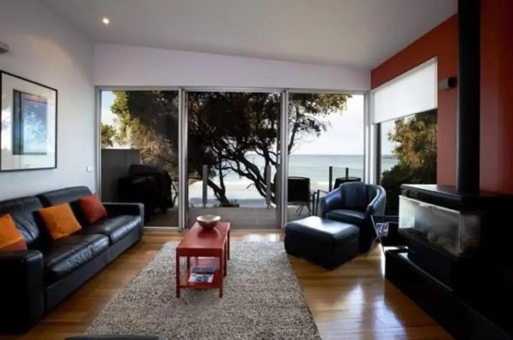 Battery Cove Beach Front Apartment