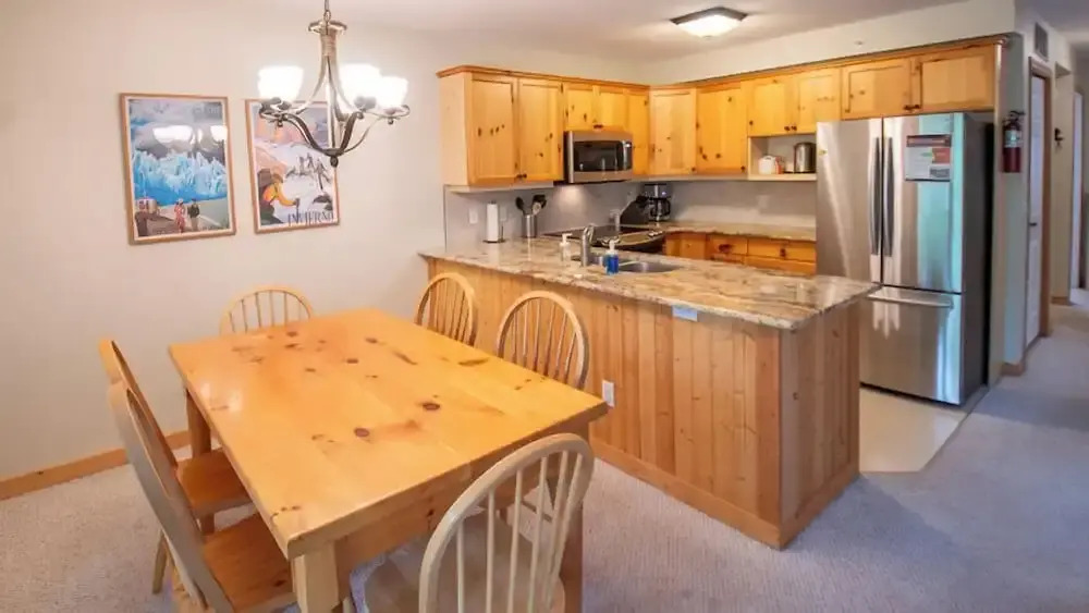 Ski In & 15 Minute Walk to the Lifts Hot Tub AC Pet Friendly