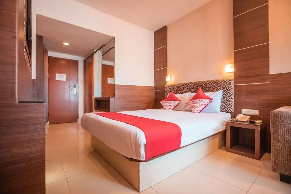 OYO 467 Penthouse Hotel