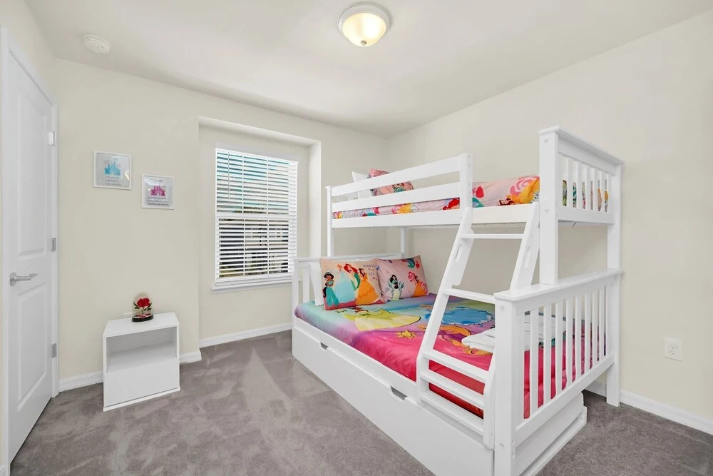Poolside Delight. Whimsical Themed Rooms and Ps5!