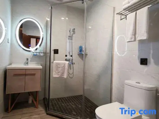 Yunpu International Hotel (Foshan Lecong Furniture World)